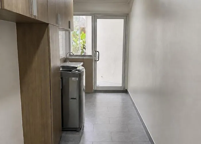 Apartamento Rare Spacious 3br With Large Private Garden